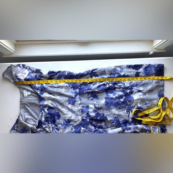 Loft Floral Dress, Gray and Blue, Flutter Sleeves, Sheath Style, Size 6 - Picture 7 of 8